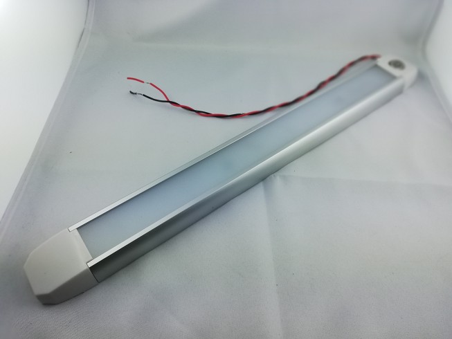 Innenraumleuchte mit Schalter - IP68 - länglich - 10-30V