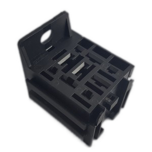 Mini Relaysocket with bracket - 5 x 6,3 mm + 4 x 2,8 mm - with extension at the front side